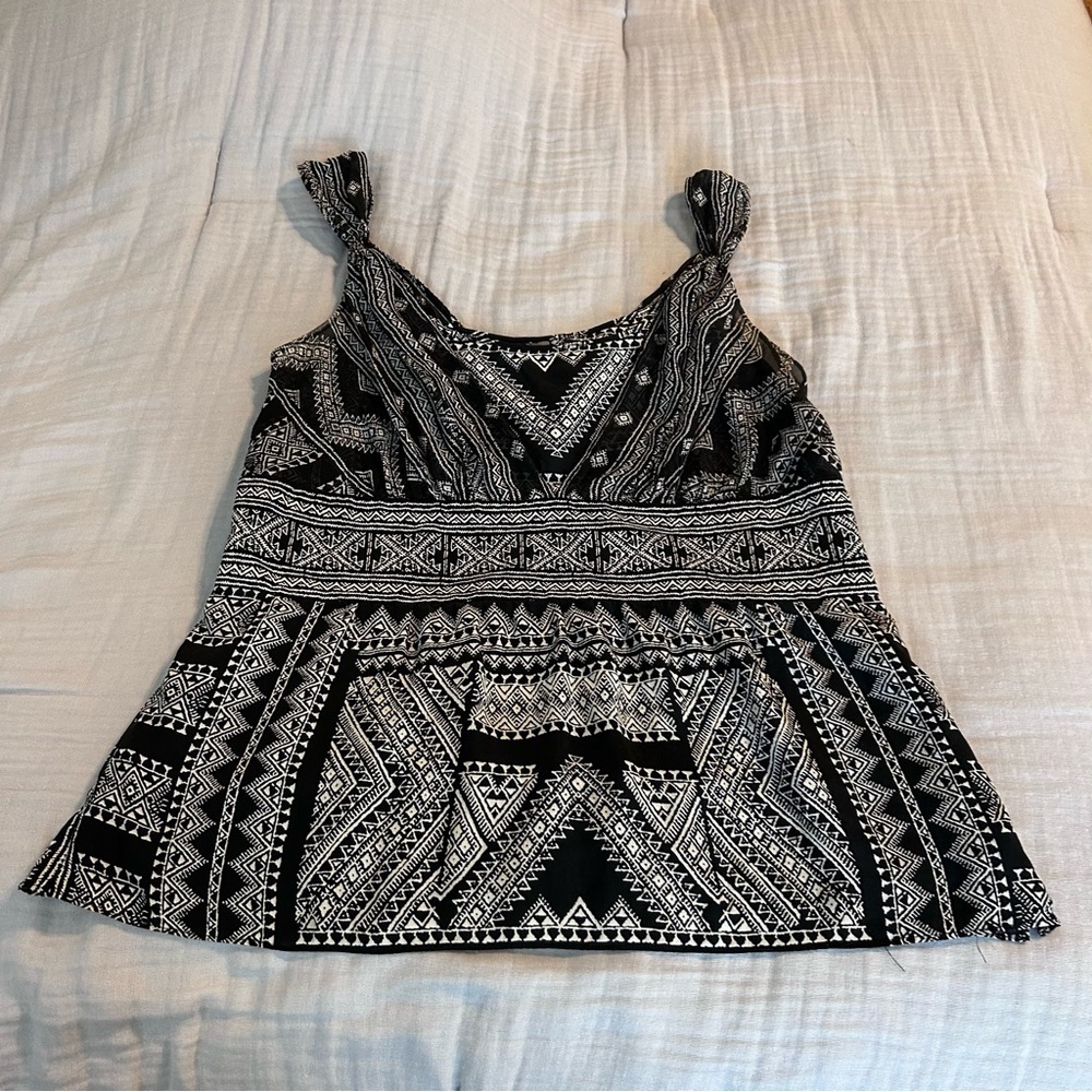 Ann Taylor Women’s Silk Black & White Geometric layered Tank w/ Side Zipper